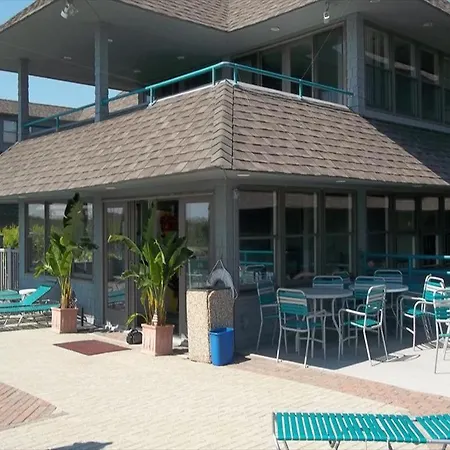 Perfect Location! Steps To The Sea, Sand And Pool-Oceanfront Condo!